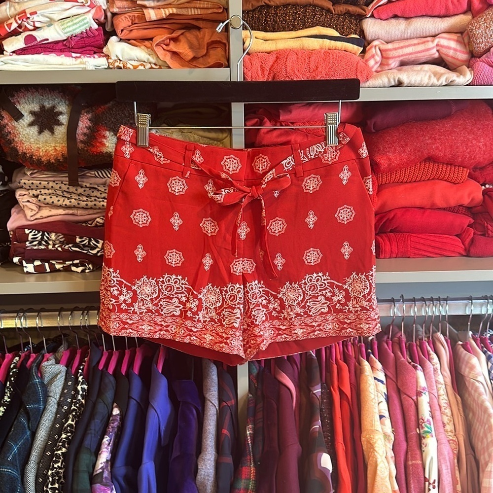 Loft red/white print 4” size 00 (fits like 0-2) shorts​